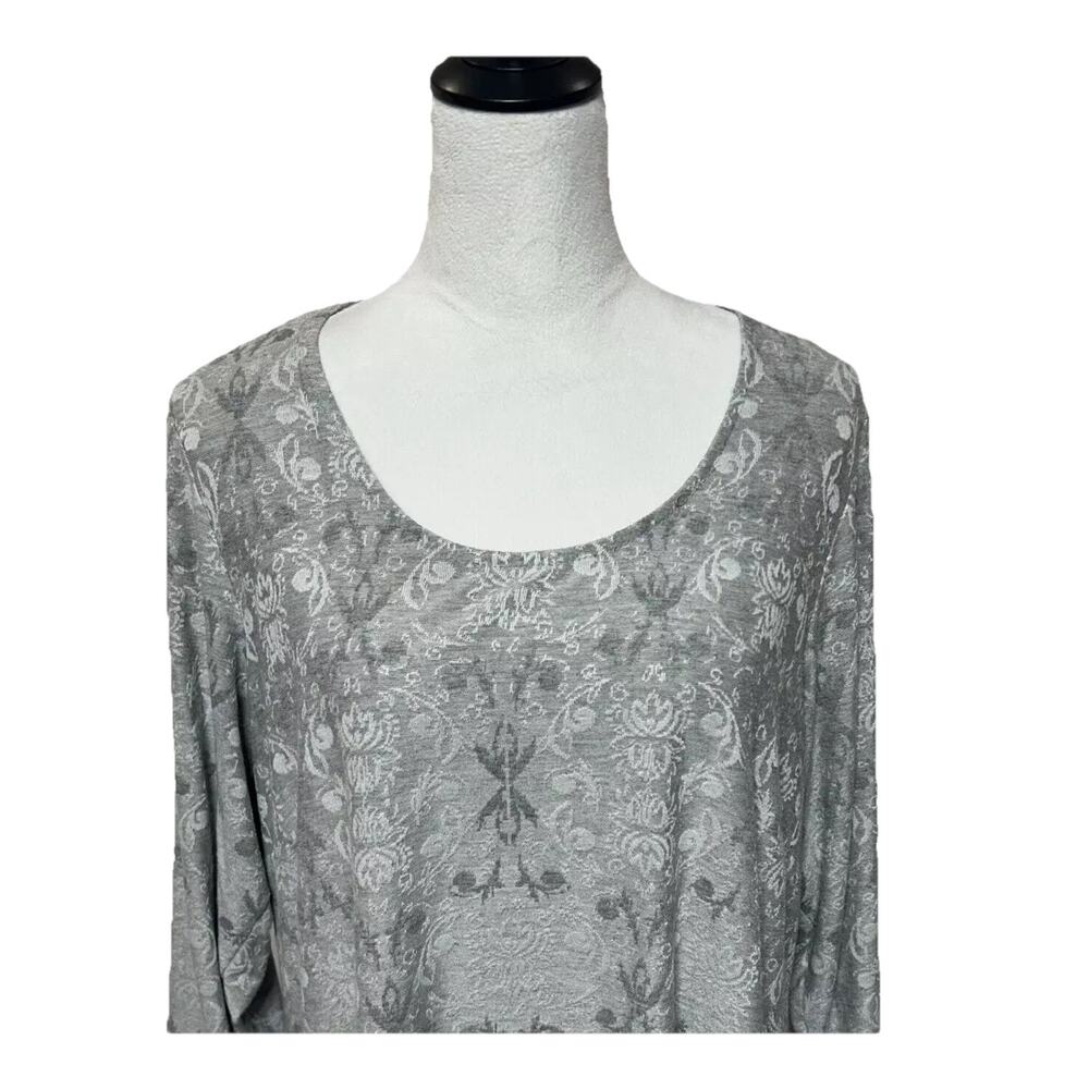 Rose + Olive Top Womens‎ 1X Gray Floral Textured Scoop Neck Rayon Blend Blouse